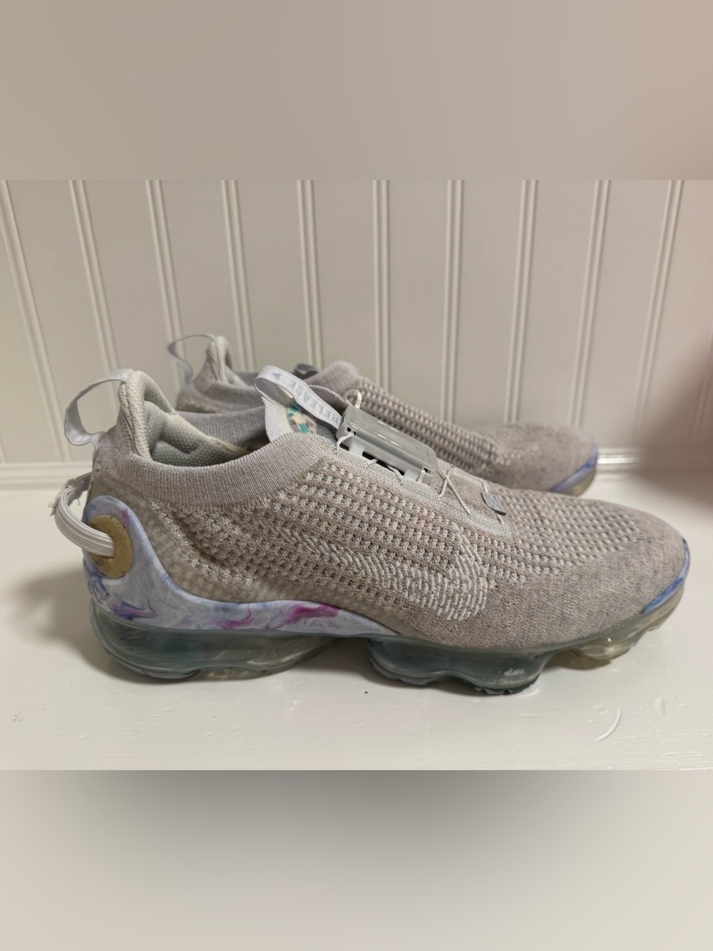 Nike Slip-On Flyknit Sneakers in Light Gray with Marble Heel Detail